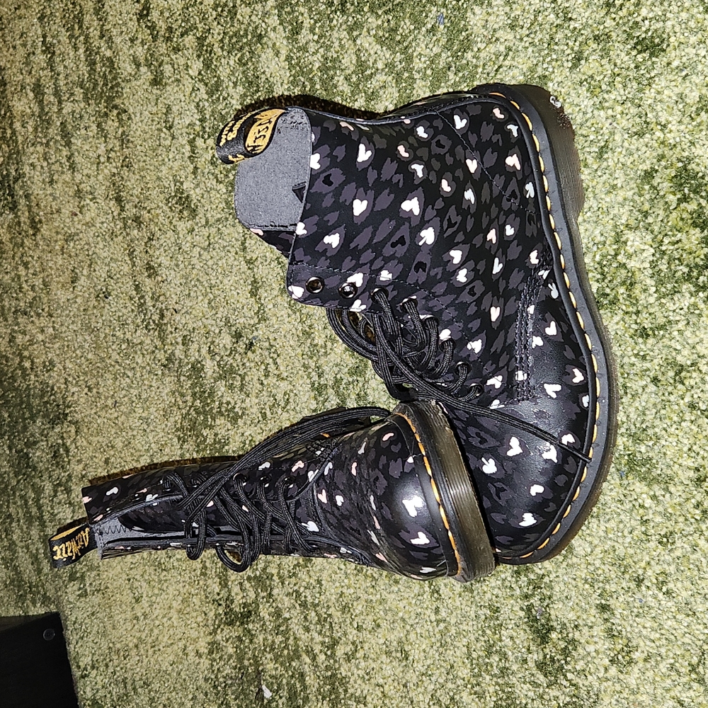 heart leapord print dr martens